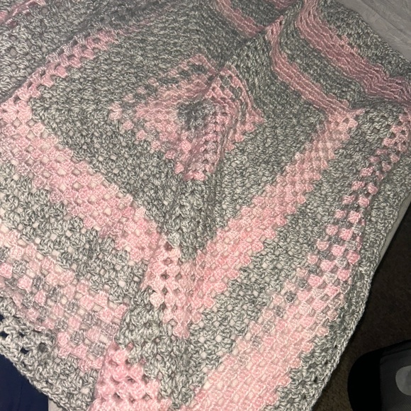 Pink and grey baby blanket - Picture 3 of 3